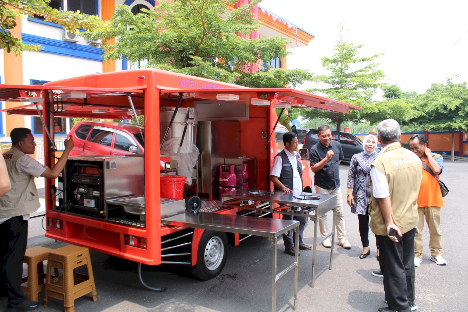 Komisi Viii Dpr Ri Dan Bnpb Salurkan Bantuan Penanganan Angin Kencang