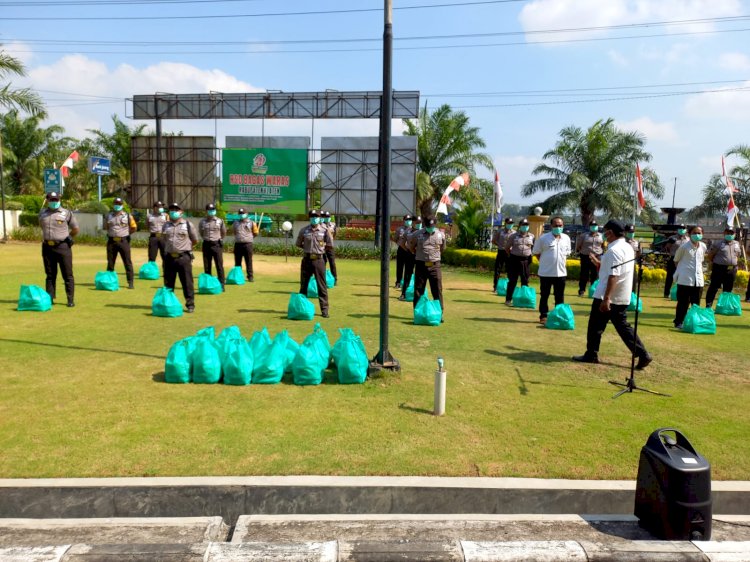 Bantuan Sembako Bagi Sekuriti dan pemulasaraan jenazah RSUD Bagas Waras