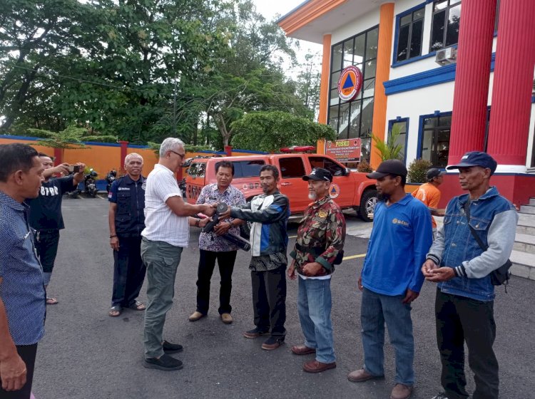 BPBD Klaten Mengirimkan Personil Tukang dan Melepas Bantuan Logistik dari MDMC Klaten ke Cianjur