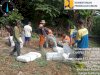 Gotong Royong Pemasangan Sandbag Untuk Mengantisipasi Banjir Susulan di Desa Gunting, Kecamatan Wonosari