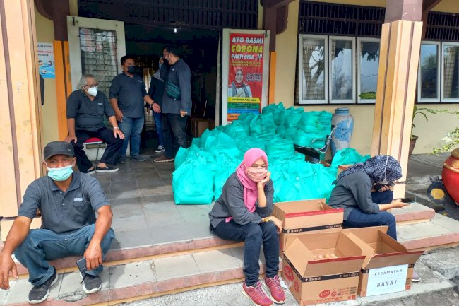 Penyerahan Bantuan kepada Pelaku Seni