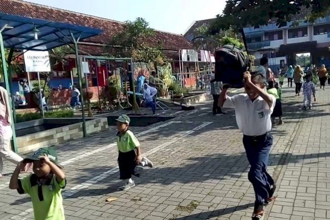 Kegiatan smulasi di TK – SMU di Yayasan lazuardi Klaten