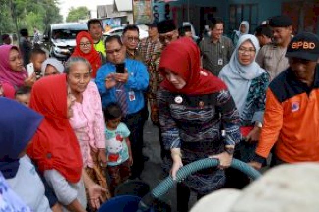 BUPATI KLATEN DROPING AIR BERSIH MUSIM KEMARAU TAHUN 2019