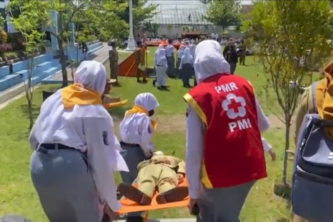 Simulasi Gempa Bumi di SMA 1 Karangdowo Klaten Berjalan Lancar