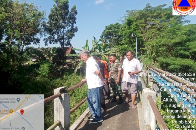 Plt. Kalak BPBD Klaten Tinjau Rumpun Bambu Longsor di desa Ngawonggo kecamatan Ceper