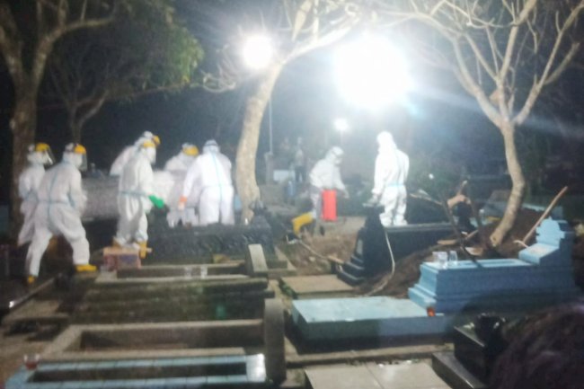 Giat Pemakaman Jenazah Covid-19 dengan Protokol Kesehatan di desa Basin kecamatan Kebonarum - Klaten