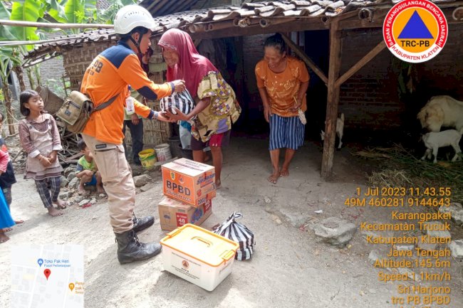 Pemberian Bantuan Logistik Untuk Rumah Warga yang Rusak Berat Terdampak Akibat Gempa Bumi
