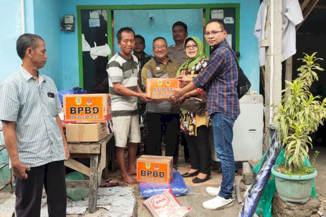 Pemberian Bantuan Logistik Bagi Warga terdampak Kebakaran Rumah