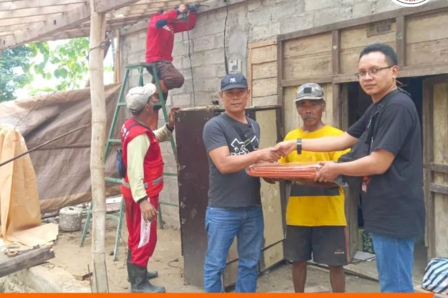 Tinjau Lokasi Rumah Roboh dan Penyerahan Bantuan Logistik di desa Ngerangan, kecamatan Bayat