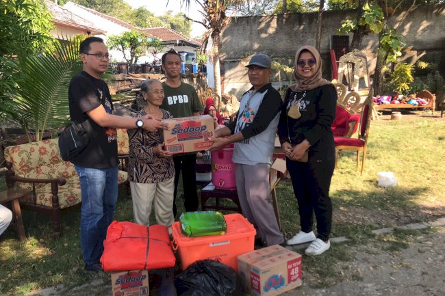 Penyerahan Bantuan Logistik Bagi Korban Kebakaran Rumah di desa Glagah, kecamatan Jatinom