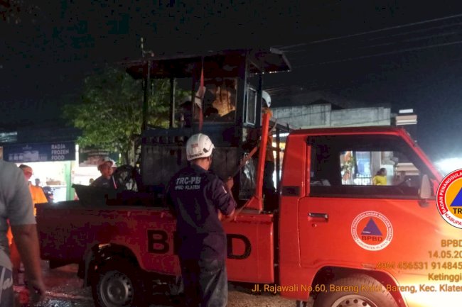 Kebakaran Gerobak Pedagang Kaki Lima di Jl Rajawali, Klaten Tengah, BPBD Klaten Bantu Membawakan Gerobak Tersebut ke Rumah Pemilik