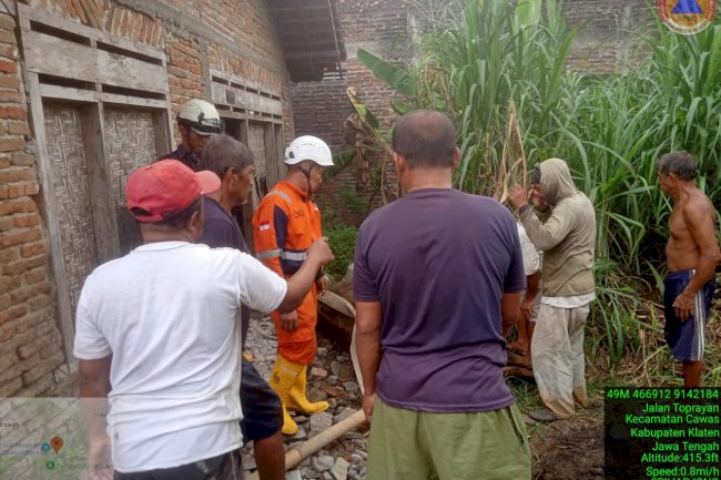 Evakuasi Seekor Sapi Mati di Kecamatan Cawas