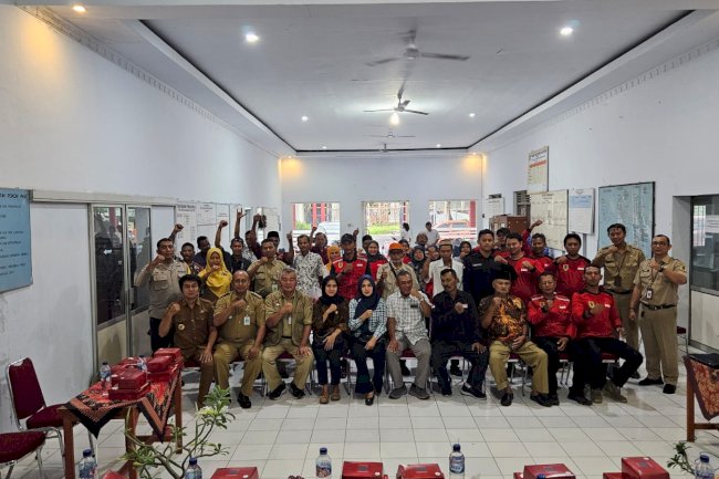 Sosialisasi Komunikasi, Informasi, dan Edukasi (KIE) Rawan Bencana di desa Krajan, Kalikotes