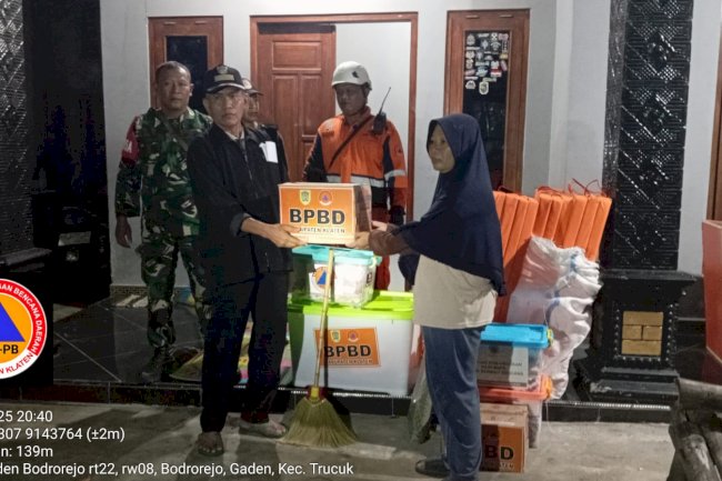 Assessment Rumah Roboh dan Penyerahan Bantuan Logistik di Desa Kalikebo, Kecamatan Trucuk