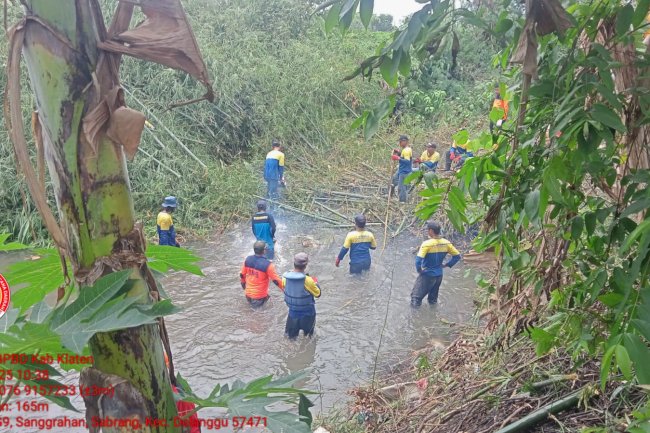 Sigap Bersihkan Rumpun Bambu Roboh di Desa Sabrang, Kecamatan Delanggu