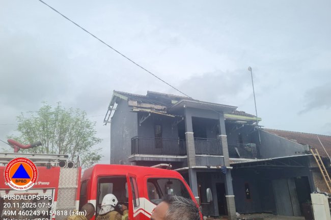 Kebakaran Rumah di Desa Cokro, Kecamatan Tulung, Diduga Arus Listrik