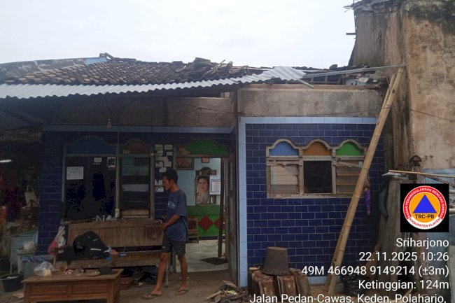 Karena Lapuk, Atap Rumah Warga di Desa Keden Kecamatan Pedan Roboh