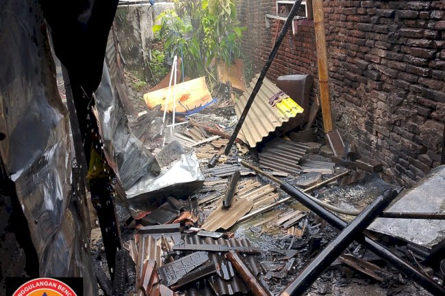 Kebakaran Rumah Di Kelurahan Bareng, Klaten Tengah. Penyebab Belum Diketahui