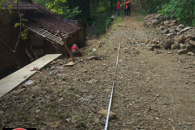 Akibat Hujan Deras, Talud Jalan Kampung Ambrol di Desa Jotangan, Kecamatan Bayat