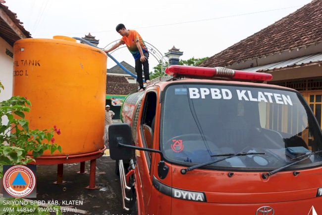 Pipa Pamsimas Rusak, BPBD Klaten Dropping Air Bersih ke Desa Gumul, Kecamatan Karangnongko
