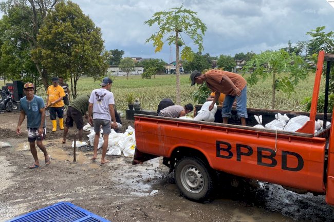 Gotong Royong Perbaikan Tanggul Jebol di Desa Bawak dan Japanan, Kecamatan Cawas