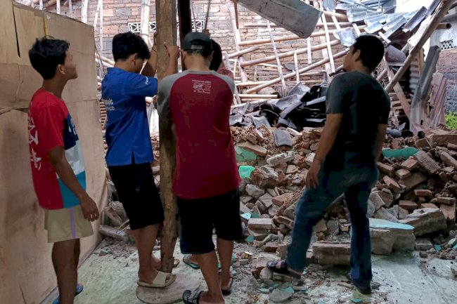 Tembok dan Atap Rumah Roboh di Desa Ngawonggo, Kecamatan Ceper