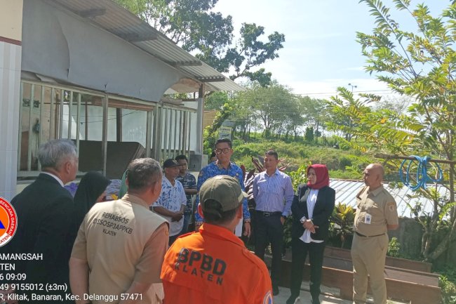 Bupati Klaten Tinjau Atap Rumah Roboh di Desa Banaran, Kecamatan Delanggu