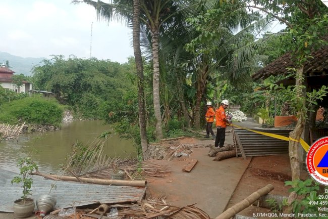 Hujan dengan Intensitas Lebat Sebabkan Tanggul Longsor di Desa Paseban, Kecamatan Bayat
