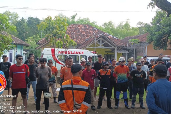 Evakuasi Korban Laka Air di Sungai Kalikuning, Desa Jomboran, Klaten Tengah