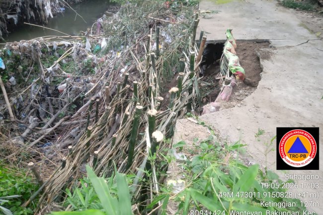Tanggul Sungai Longsor di Desa Bakungan, Kecamatan Karangdowo