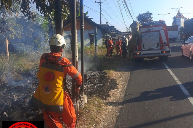 Kebakaran Lahan di Desa Klepu, Kecamatan Ceper, Akibat Pembakaran Sampah Yang Tidak Terkontrol