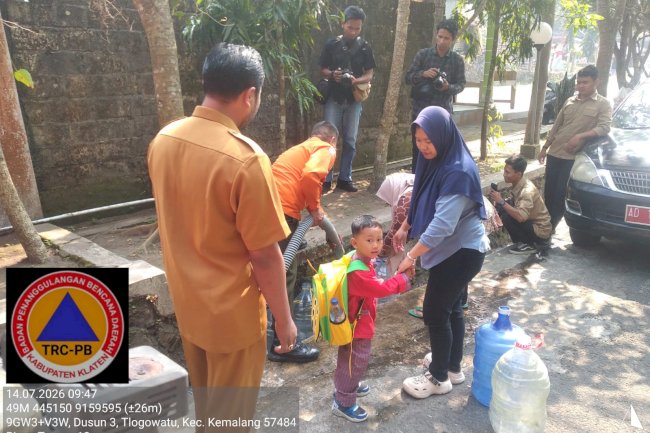 Droping Air Bersih 13 Tangki ke Tiga Desa di Kecamatan Kemalang