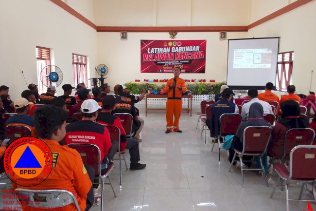 Penyampaian Materi dalam Kegiatan Latihan Gabungan Relawan KENCANA Kecamatan di Dapil IV
