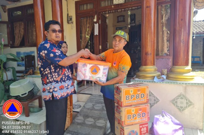 Penyerahan Bantuan Logistik Terdampak Kebakaran Rumah di Desa Danguran, Kecamatan Klaten Selatan