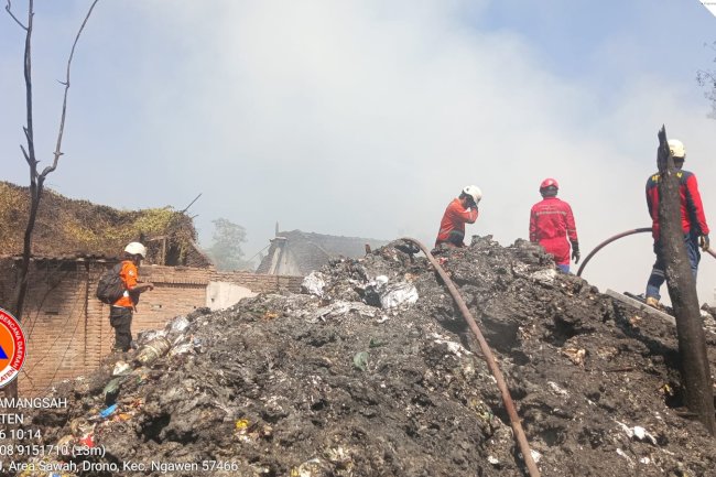 Pembakaran Sampah Tidak Terkontrol, Gudang di Desa Drono, Kecamatan Ngawen Terbakar
