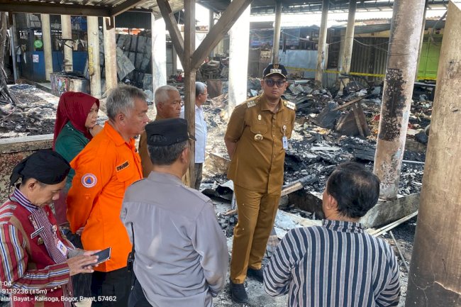 Bupati Klaten Tinjau Kebakaran Pasar Sidoharjo, di Kecamatan Bayat