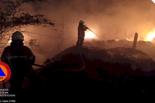Kebakaran Pengolahan Limbah Plastik PT Daur Ulang di Desa Meger, Kecamatan Ceper