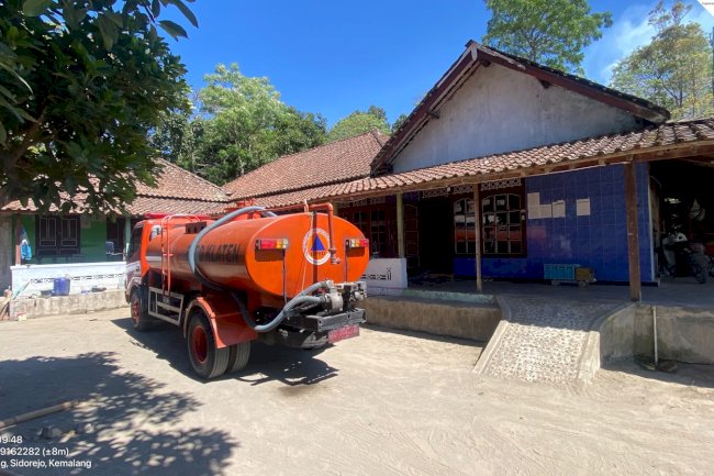 Droping Air Bersih 9 Tangki ke Tiga Desa di Kecamatan Kemalang