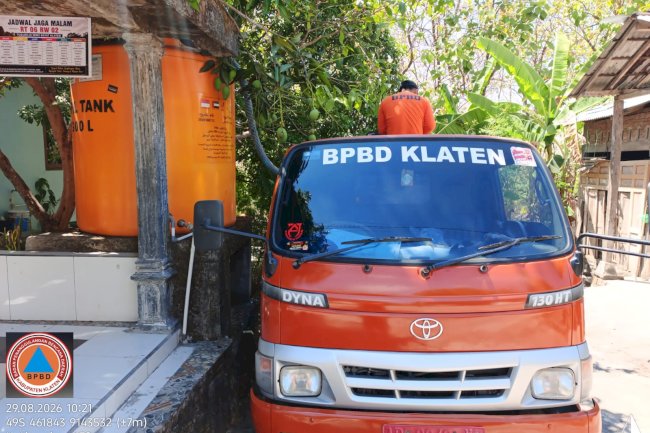 Droping Air Bersih 12 Tangki ke 2 Kecamatan, 4 Desa - Dampak Kekeringan