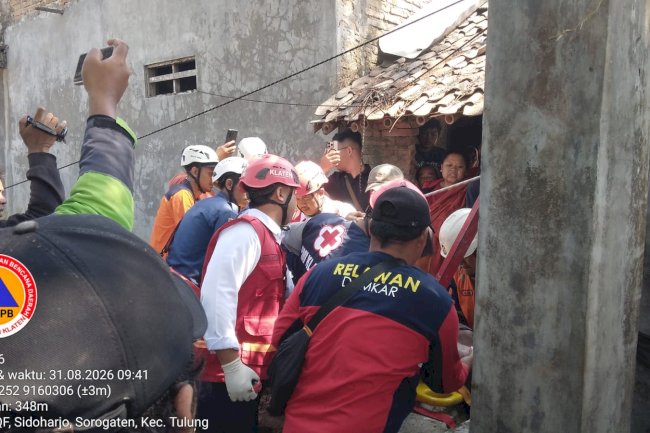Evakuasi Laka Sumur di Desa Sorogaten, Kecamatan Tulung