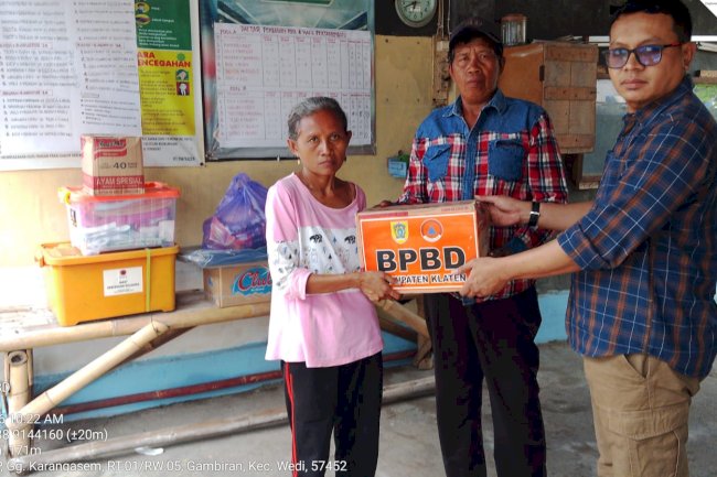 Penyerahan Bantuan Logistik terdampak Kebakaran Rumah di Desa Ngering, Kecamatan Jogonalan