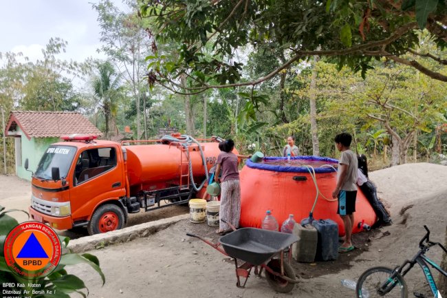 Droping Air Bersih 12 Tangki / 60.000 Liter ke 2 Kecamatan, 4 Desa - Dampak Kekeringan