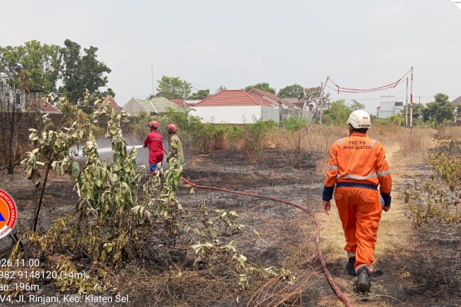 Kebakaran Lahan luas ± 1.600 m² di Kelurahan Gayamprit, Kecamatan Klaten Selatan