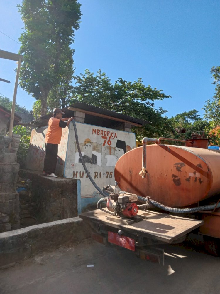 Musim Kemarau, BPBD Klaten Dropping Air Bersih 20.000 Liter di desa Tlogowatu - Kemalang