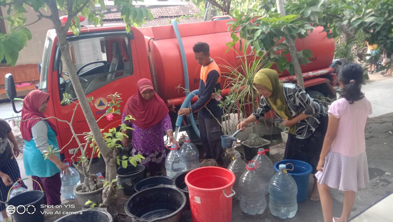 Salurkan Bantuan Air Bersih 10 Tangki ke Desa Terdampak Kekeringan, CSR RSUD Bagas Waras Klaten