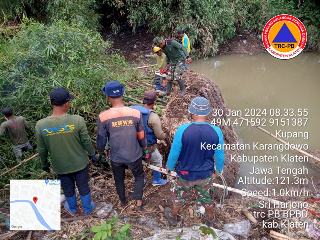 Giat Gotong Royong Pembersihan Rumpun Bambu Longsor ke Sungai Gawe di desa Kupang, kecamatan Karangdowo
