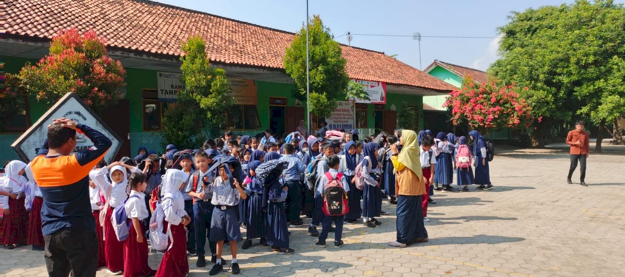 Sosialisasi dan Simulasi Penanganan Bencana Gempa Bumi di SD Negeri 3 Kemudo, Prambanan