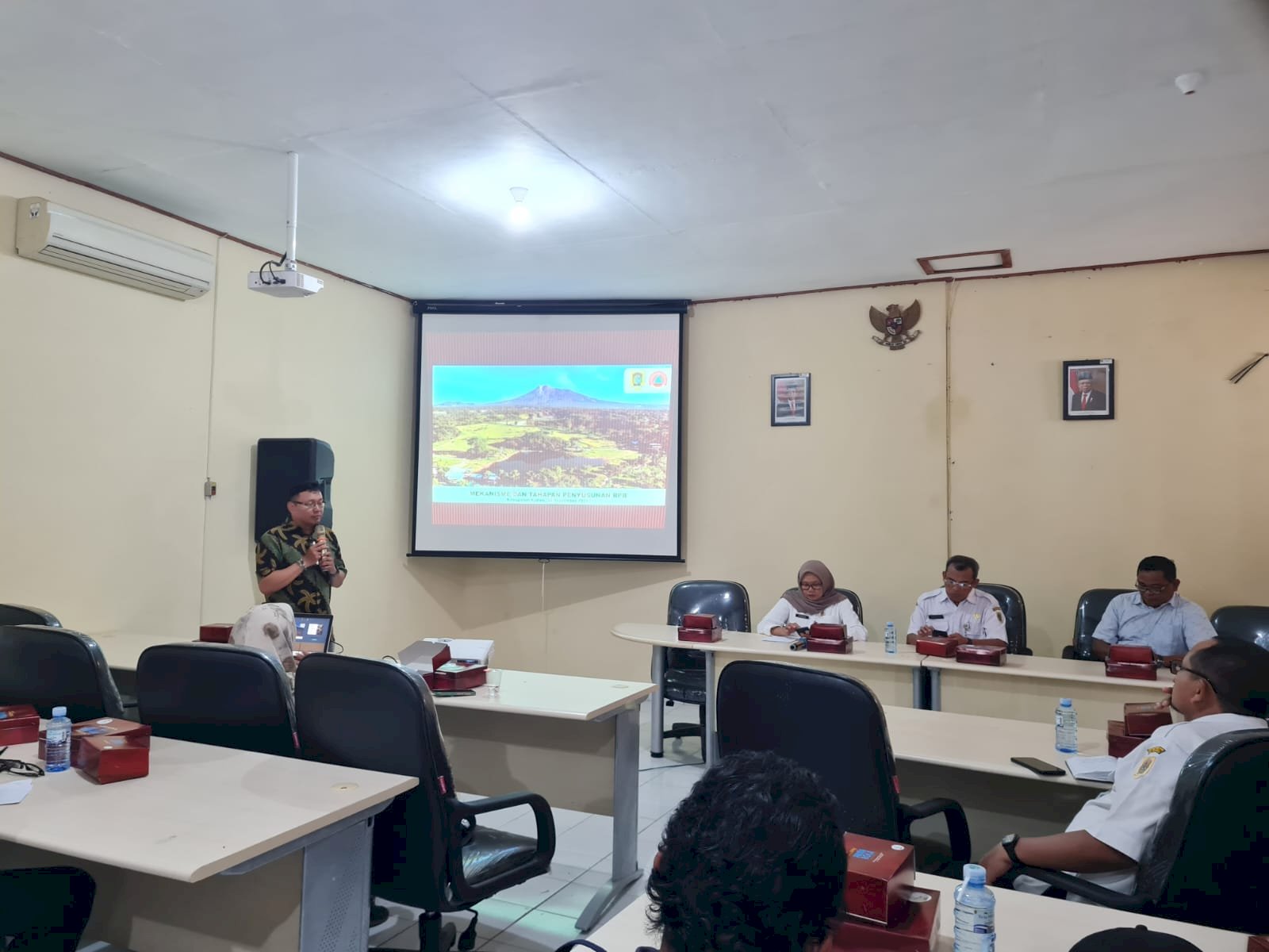 Kegiatan Paparan Pendahuluan "Draft Laporan Pendahuluan Dokumen Rencana Penanggulangan Bencana dan Dokumen Kontingensi Bencana Tanah Longsor di Kabupaten Klaten