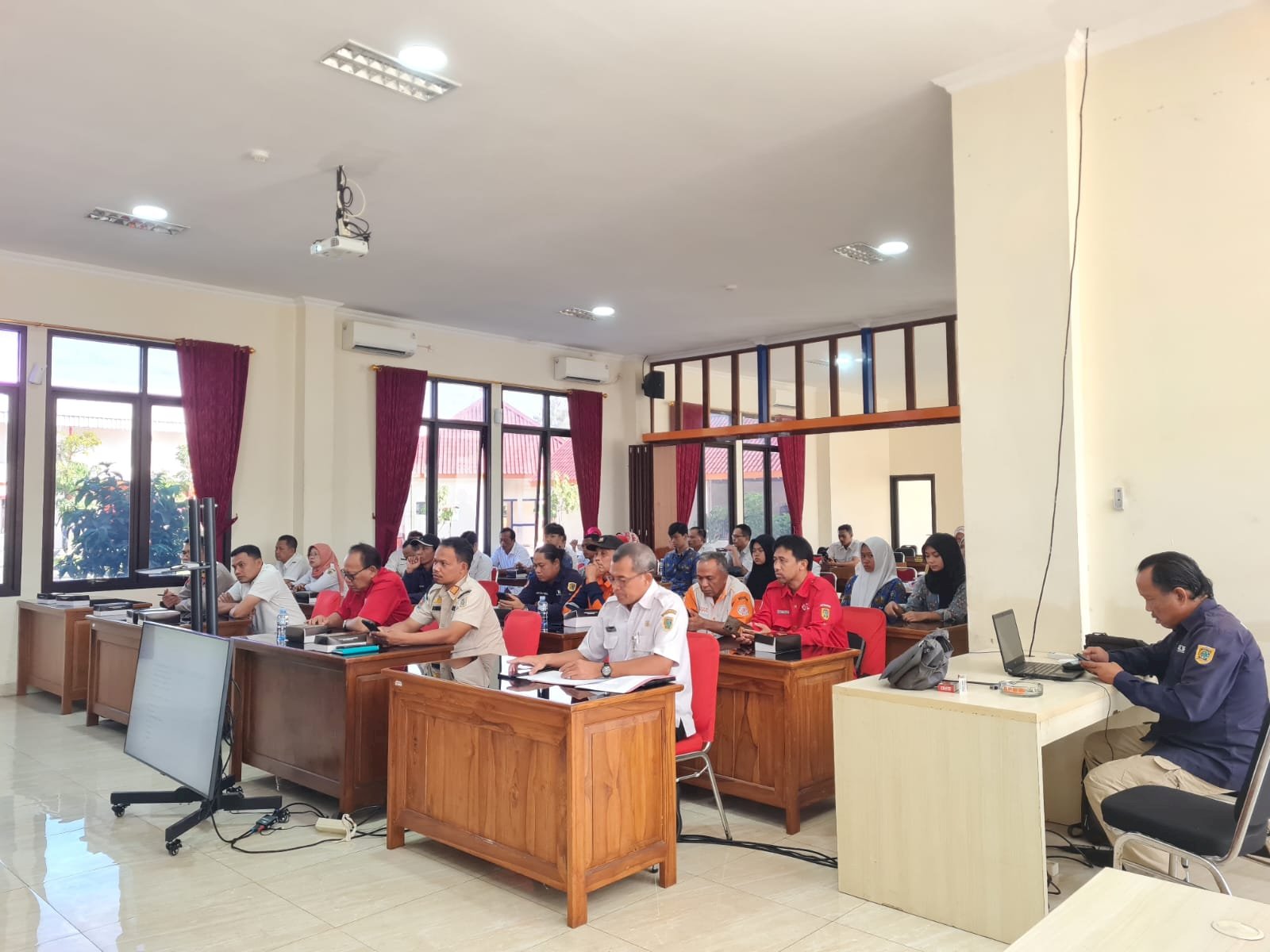 Rapat Koordinasi Pelaksanaan Apel Siaga Hidrometeorologi dan Gelar Peralatan Kebencanaan 