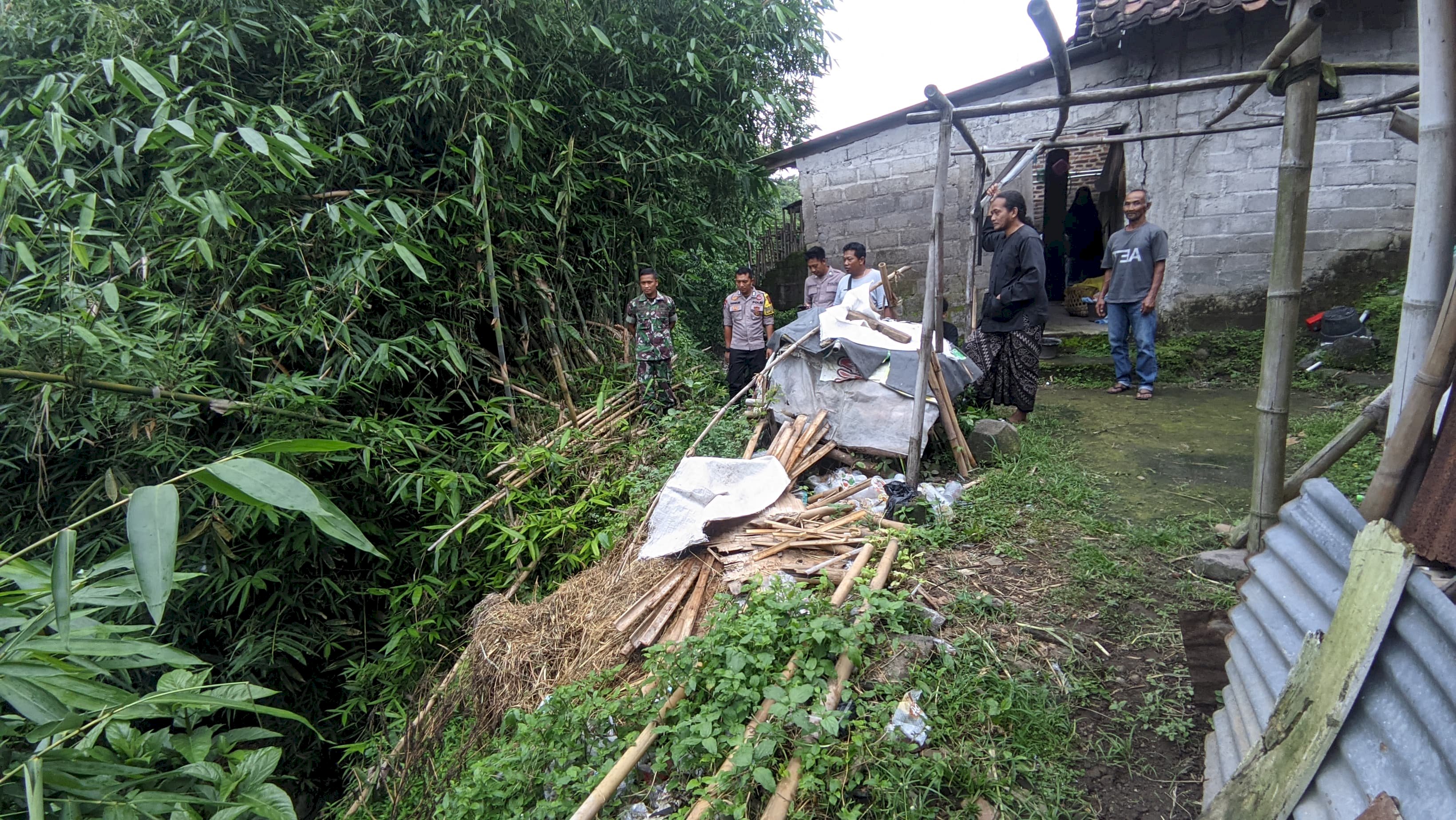 Assessment Tanah Longsor di desa Tulung, kecamatan Tulung